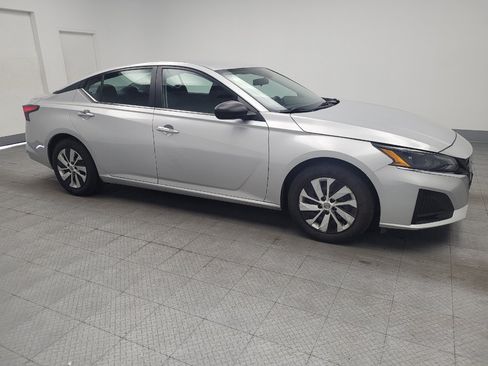 Used 2024 Nissan Altima 2.5 S FWD image 11