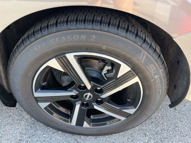Used 2024 Nissan Sentra SV FWD image 11