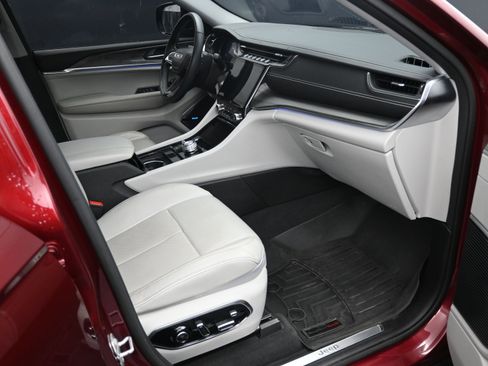 Used 2021 Jeep Grand Cherokee L Overland w/ Advanced Protech Group III image 11