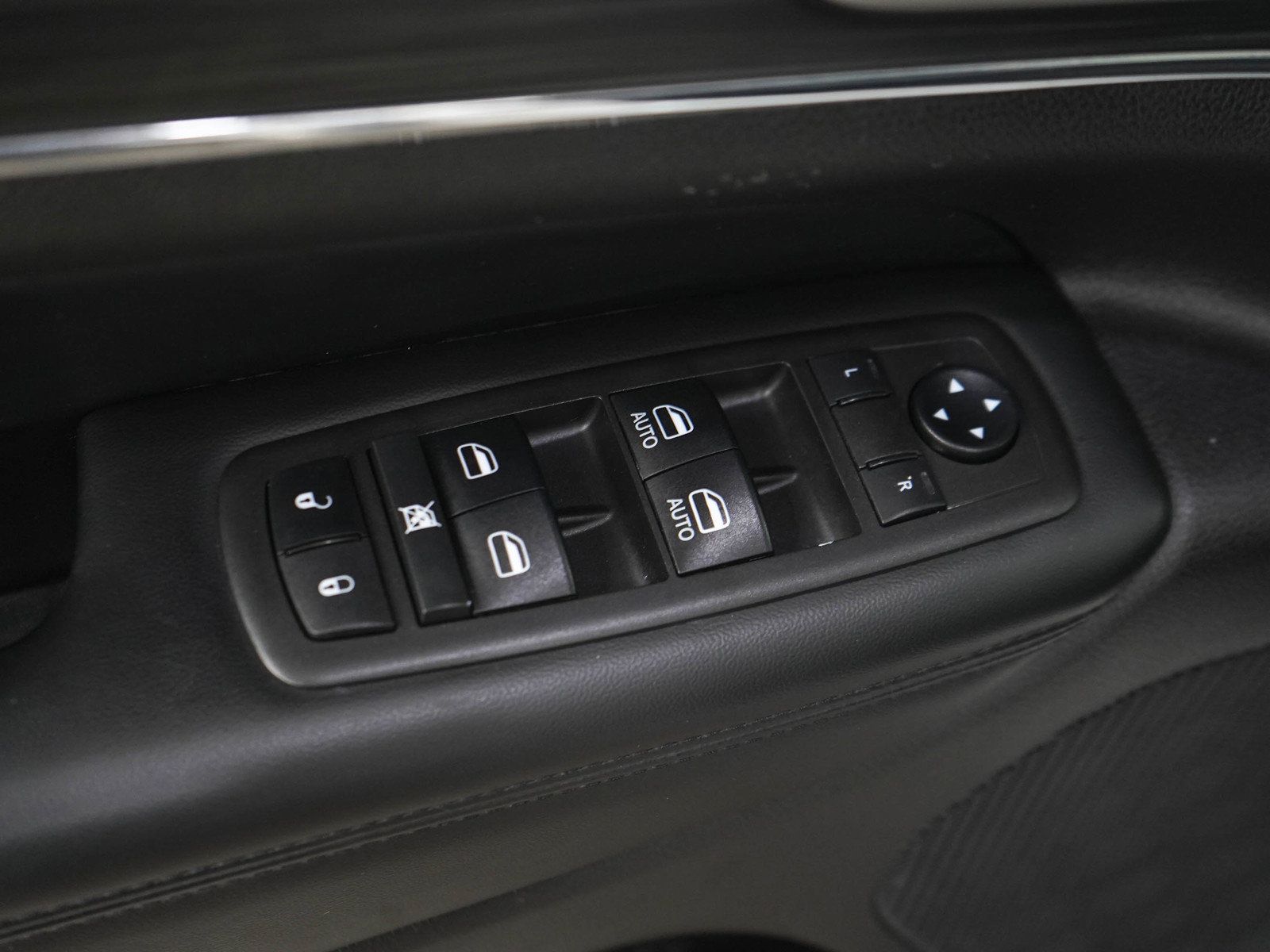 Used 2021 Jeep Grand Cherokee Limited AWD/4WD image 20