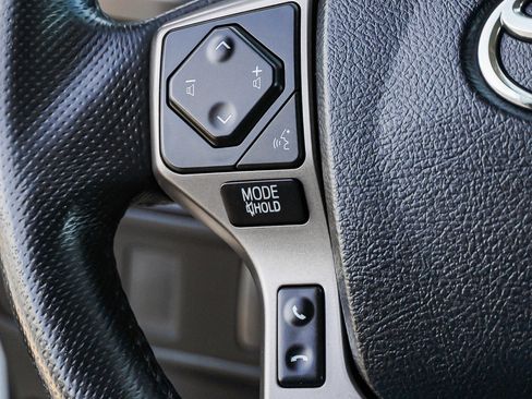 Used 2017 Toyota Tacoma SR5 image 31