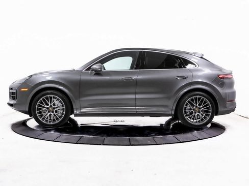 Certified 2022 Porsche Cayenne Turbo image 2