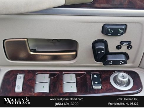 Used 2009 Lincoln Town Car Signature Limited image 38