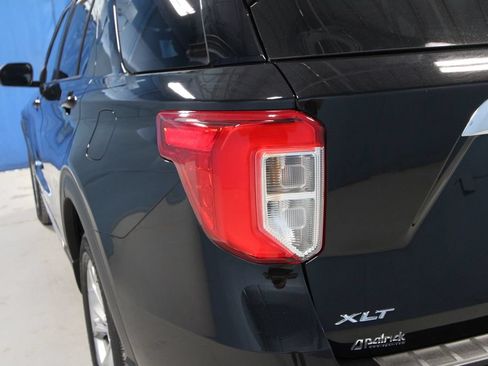 Used 2024 Ford Explorer XLT w/ Equipment Group 202A AWD/4WD image 39