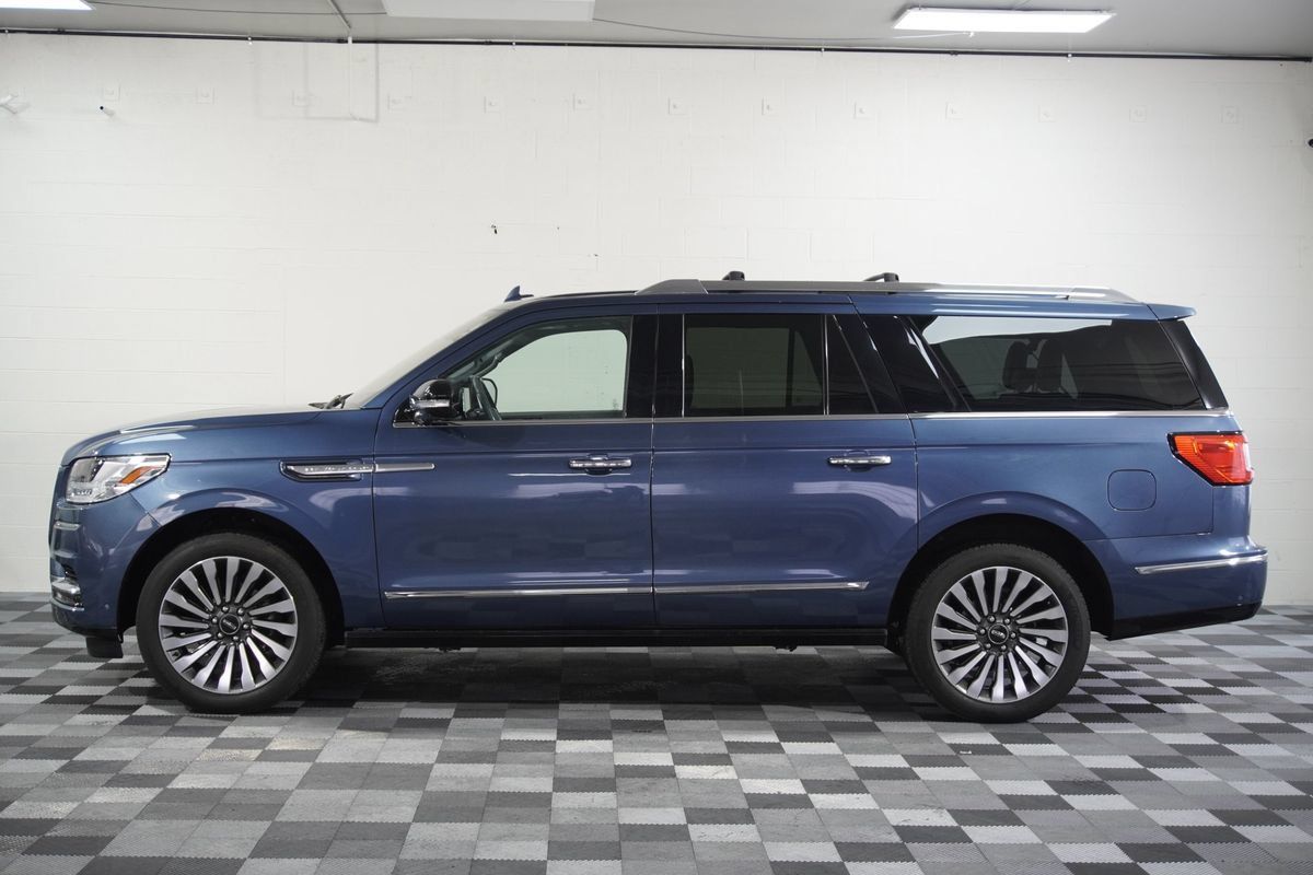 Used 2019 Lincoln Navigator L Reserve w/ Cargo Package AWD/4WD image 2