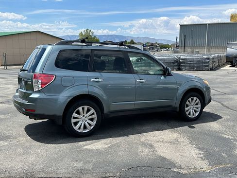 Used 2013 Subaru Forester 2.5X Premium w/ Popular Pkg 2 AWD/4WD image 9