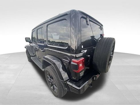 Used 2021 Jeep Wrangler Unlimited Sahara AWD/4WD image 7