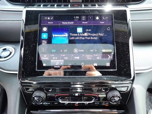 New 2025 Jeep Grand Cherokee Altitude image 21