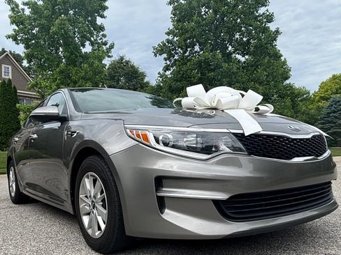 Used 2018 Kia Optima LX FWD image 2
