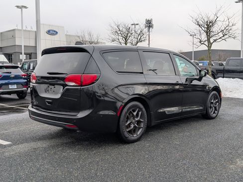 Used 2019 Chrysler Pacifica Touring Plus w/ Advanced Safetytec Group image 3