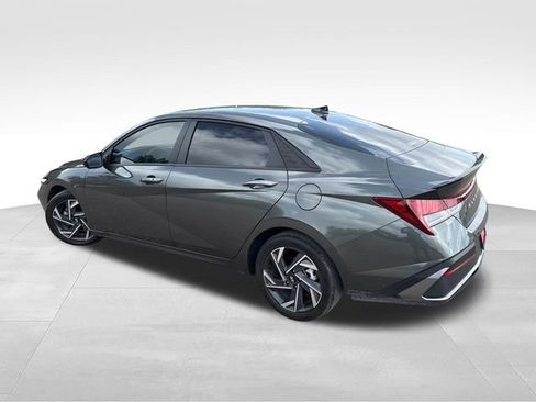 Used 2025 Hyundai Elantra Sport FWD image 5