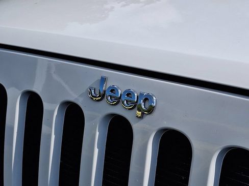 Used 2013 Jeep Wrangler Unlimited Sport w/ Connectivity Group AWD/4WD image 11