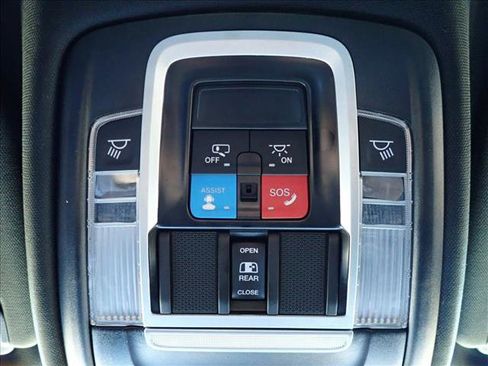 Used 2025 RAM 1500 Laramie AWD/4WD image 24
