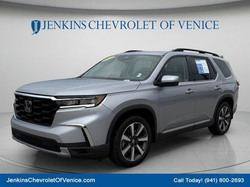Used 2023 Honda Pilot Touring image 11