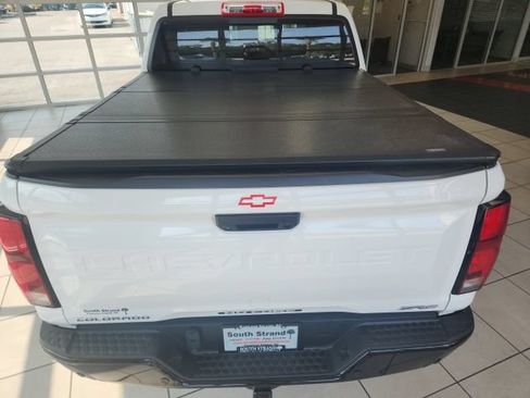 Used 2025 Chevrolet Colorado ZR2 w/ Technology Package AWD/4WD image 11