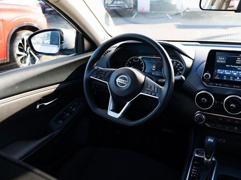 Used 2023 Nissan Sentra SV image 9