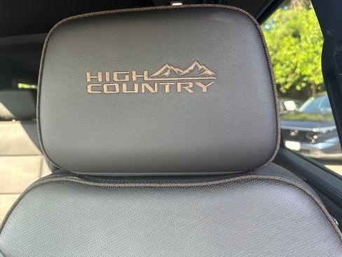 Certified 2024 Chevrolet Suburban High Country AWD/4WD image 14