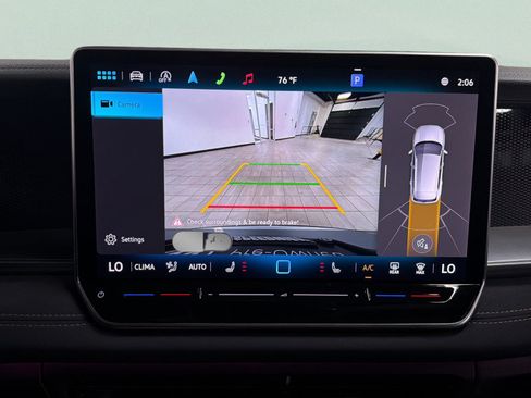 Certified 2025 Volkswagen Tiguan SE AWD/4WD image 25
