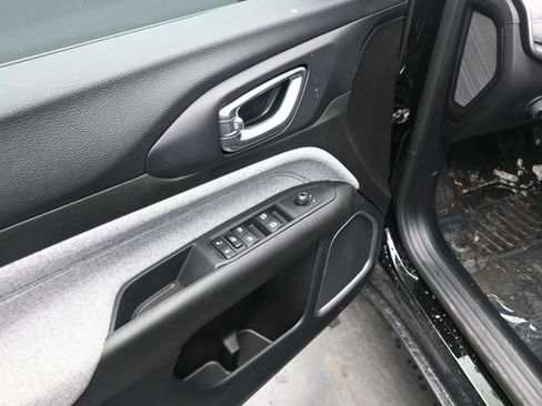 Used 2025 Jeep Compass Sport w/ Mopar Graphics Package AWD/4WD image 16