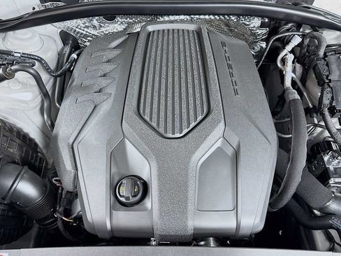 New 2026 Porsche Macan image 32