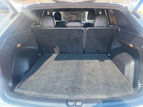 Used 2021 Volkswagen Atlas Cross Sport SE image 8