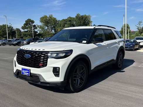 Used 2025 Ford Explorer ST w/ Sun And Sound Package AWD/4WD image 3