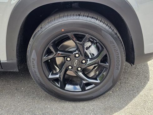 New 2026 Chevrolet Trax LT w/ Midnight Edition FWD image 9