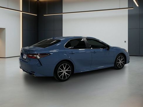 Used 2023 Toyota Camry SE FWD image 6