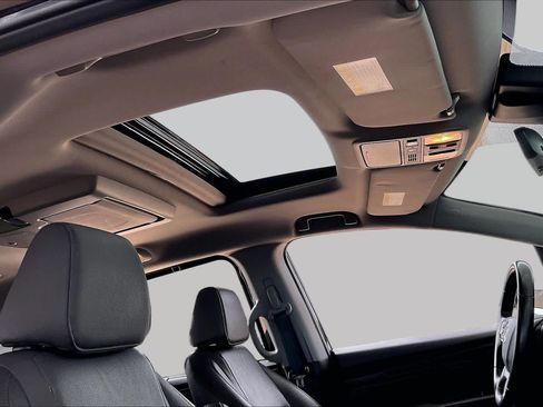 Used 2018 Honda Odyssey Touring image 14