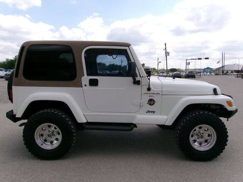 Used 2000 Jeep Wrangler Sahara AWD/4WD image 3