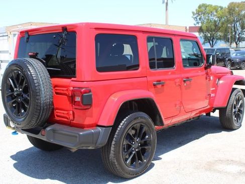 Used 2024 Jeep Wrangler Unlimited Sahara AWD/4WD image 4