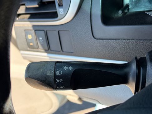 Used 2013 Toyota Camry LE FWD image 19