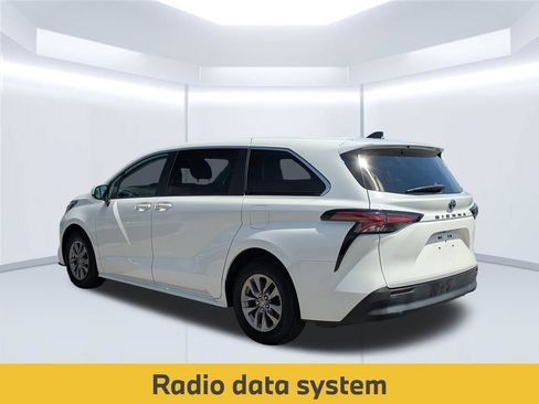 Used 2022 Toyota Sienna LE FWD image 4