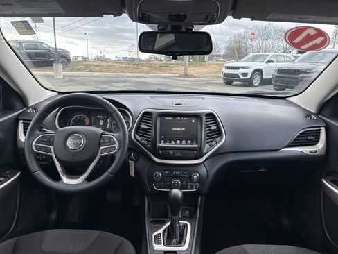 Used 2017 Jeep Cherokee Latitude w/ Safety/Convenience Group image 37