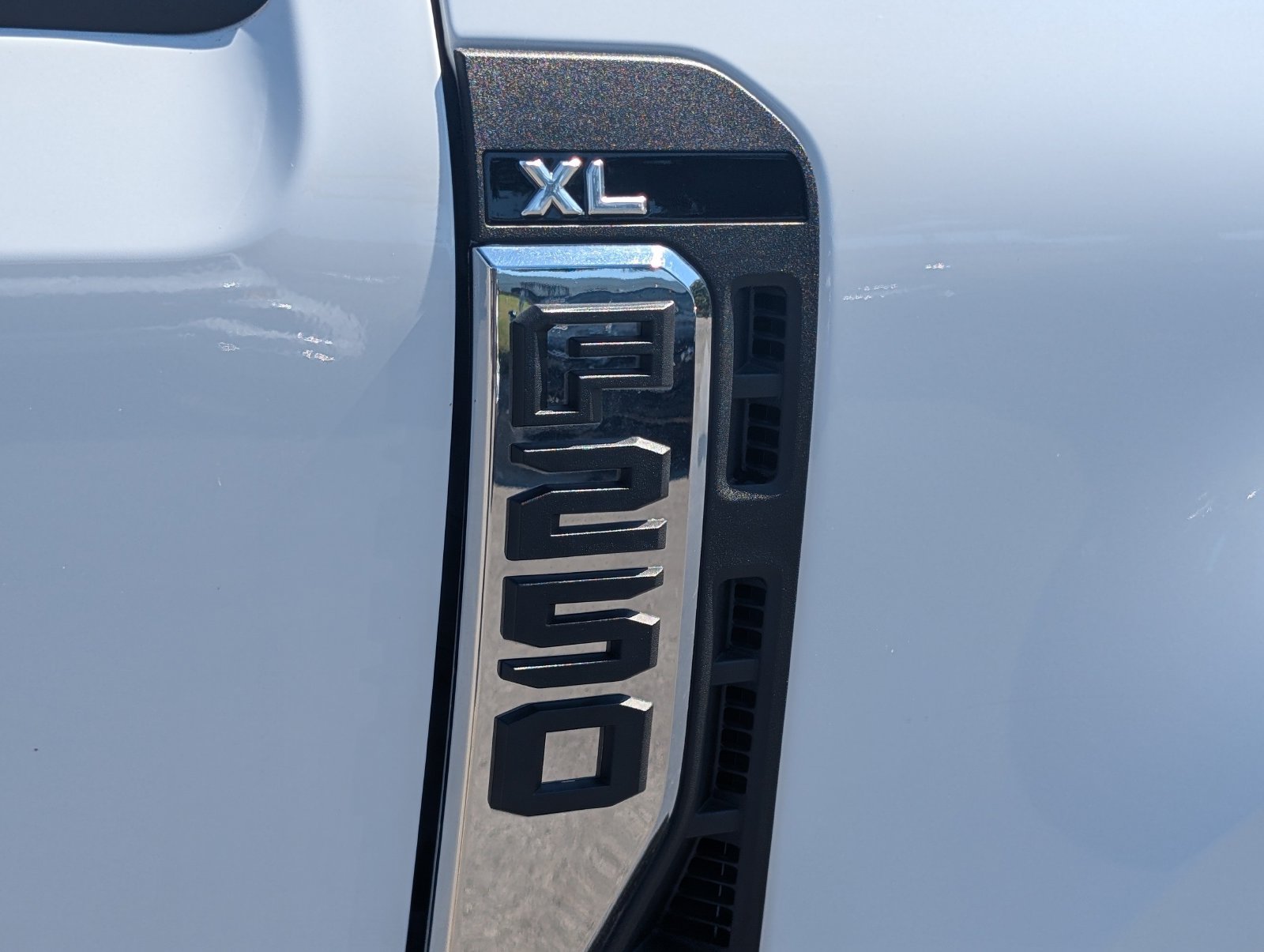 Used 2025 Ford F250 XL AWD/4WD image 5