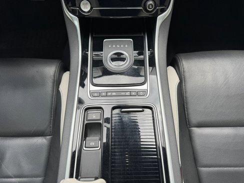 Used 2018 Jaguar XE S AWD/4WD image 35