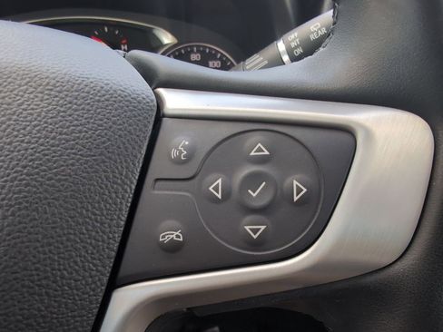 Used 2023 GMC Acadia SLT image 25