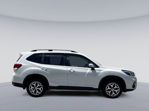 Used 2021 Subaru Forester Premium AWD/4WD image 9