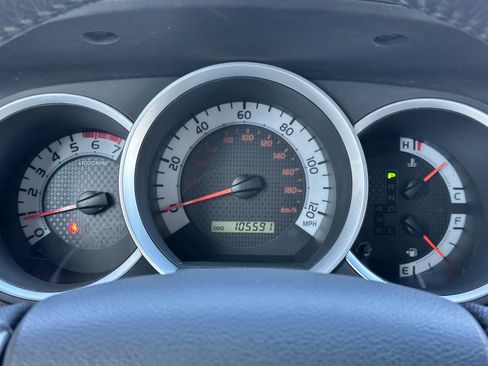 Used 2015 Toyota Tacoma w/ SR5 Package image 38