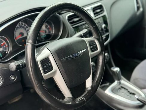 Used 2013 Chrysler 200 Touring FWD image 7
