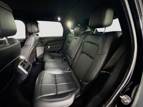 Used 2020 Land Rover Range Rover Sport SE image 25