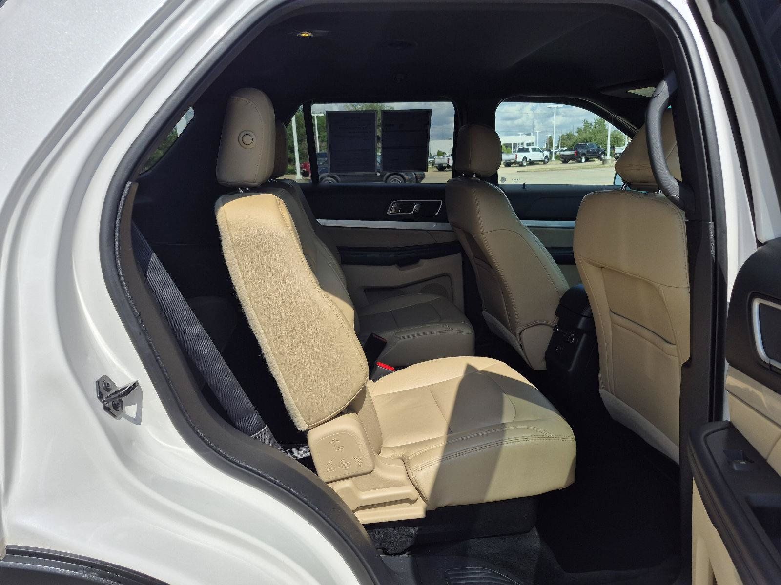 Used 2017 Ford Explorer XLT w/ Equipment Group 202A FWD image 9