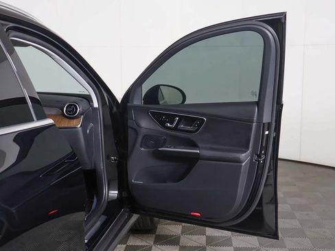 Used 2025 Mercedes-Benz GLC 350e 4MATIC image 22