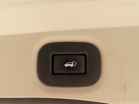 Used 2016 Nissan Rogue SV w/ SV Premium Package FWD image 35