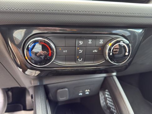 Used 2025 Chevrolet TrailBlazer LT image 16