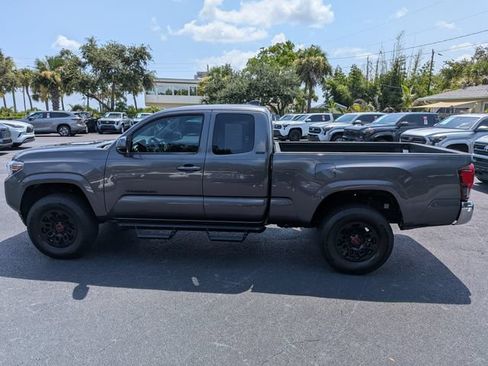 Used 2022 Toyota Tacoma SR5 RWD image 6