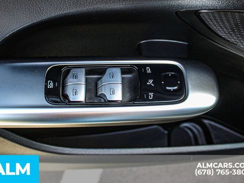 Used 2025 Mercedes-Benz C 300 Sedan image 35