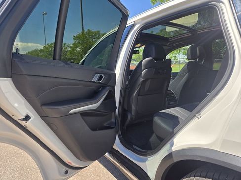 Used 2021 BMW X5 xDrive45e w/ Parking Assistance Package AWD/4WD image 14