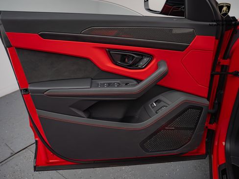 Used 2024 Lamborghini Urus S image 38