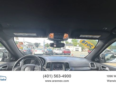 Used 2018 Jeep Grand Cherokee Laredo AWD/4WD image 22